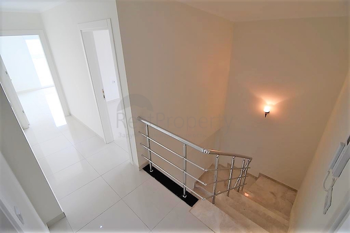 دوبلكس تصميم 4+1 في مجمع حديث ذو بنية تحتية ممتازة ، في كاستل / الانيا