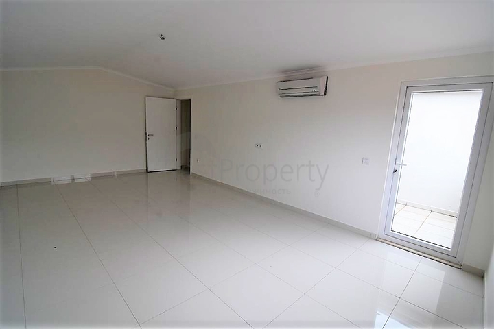 دوبلكس تصميم 4+1 في مجمع حديث ذو بنية تحتية ممتازة ، في كاستل / الانيا