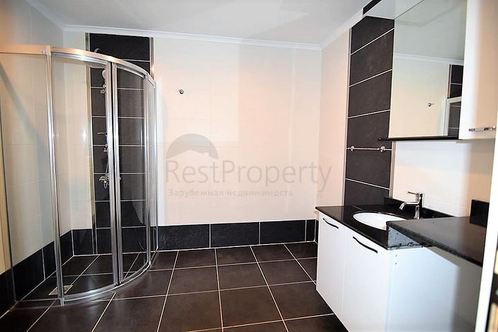 دوبلكس تصميم 4+1 في مجمع حديث ذو بنية تحتية ممتازة ، في كاستل / الانيا