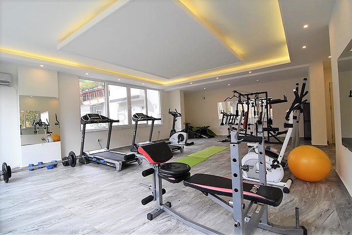 دوبلكس تصميم 4+1 في مجمع حديث ذو بنية تحتية ممتازة ، في كاستل / الانيا