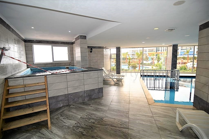 دوبلكس تصميم 4+1 في مجمع حديث ذو بنية تحتية ممتازة ، في كاستل / الانيا