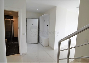 دوبلكس تصميم 4+1 في مجمع حديث ذو بنية تحتية ممتازة ، في كاستل / الانيا