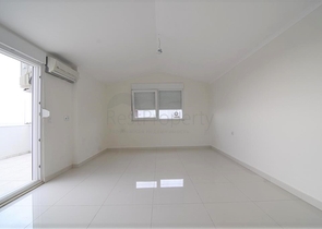 دوبلكس تصميم 4+1 في مجمع حديث ذو بنية تحتية ممتازة ، في كاستل / الانيا