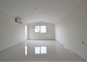 دوبلكس تصميم 4+1 في مجمع حديث ذو بنية تحتية ممتازة ، في كاستل / الانيا