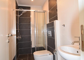 دوبلكس تصميم 4+1 في مجمع حديث ذو بنية تحتية ممتازة ، في كاستل / الانيا