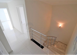 دوبلكس تصميم 4+1 في مجمع حديث ذو بنية تحتية ممتازة ، في كاستل / الانيا