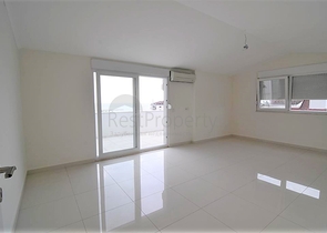 دوبلكس تصميم 4+1 في مجمع حديث ذو بنية تحتية ممتازة ، في كاستل / الانيا