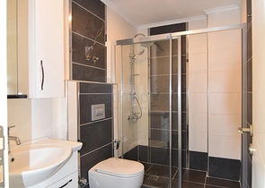 دوبلكس تصميم 4+1 في مجمع حديث ذو بنية تحتية ممتازة ، في كاستل / الانيا