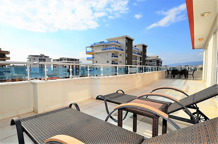 بنتهاوس مفروشة بتصميم ثلاث غرف وصالة ضمن مجمع حديث في مهموتلار / الانيا 