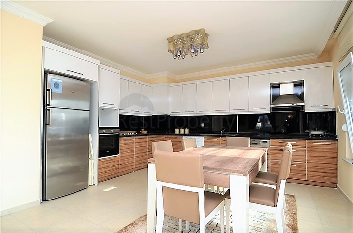 بنتهاوس مفروشة بتصميم ثلاث غرف وصالة ضمن مجمع حديث في مهموتلار / الانيا 