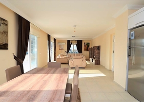 بنتهاوس مفروشة بتصميم ثلاث غرف وصالة ضمن مجمع حديث في مهموتلار / الانيا 