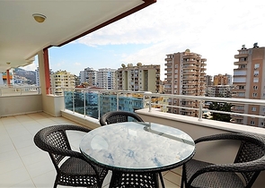 بنتهاوس مفروشة بتصميم ثلاث غرف وصالة ضمن مجمع حديث في مهموتلار / الانيا 