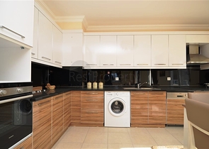 بنتهاوس مفروشة بتصميم ثلاث غرف وصالة ضمن مجمع حديث في مهموتلار / الانيا 