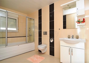 بنتهاوس مفروشة بتصميم ثلاث غرف وصالة ضمن مجمع حديث في مهموتلار / الانيا 