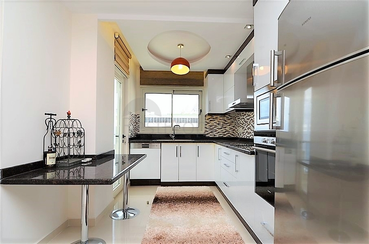 غرفتين وصالة فاخرة في اول صف على البحر ضمن مهموتلار / الانيا 