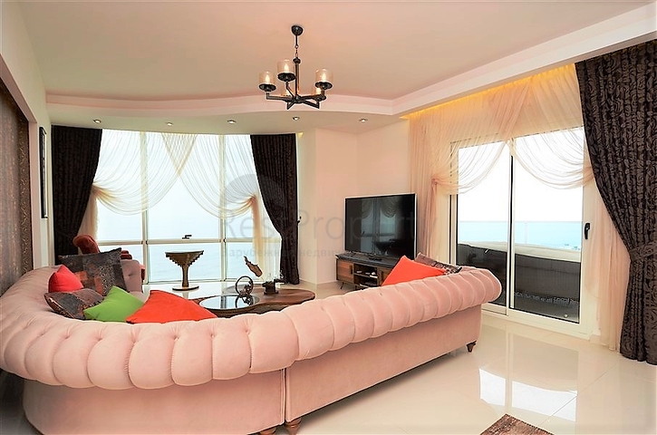 غرفتين وصالة فاخرة في اول صف على البحر ضمن مهموتلار / الانيا 