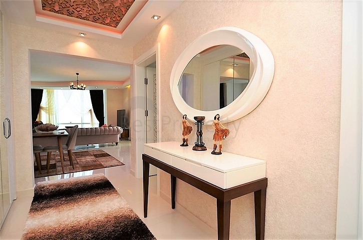 غرفتين وصالة فاخرة في اول صف على البحر ضمن مهموتلار / الانيا 