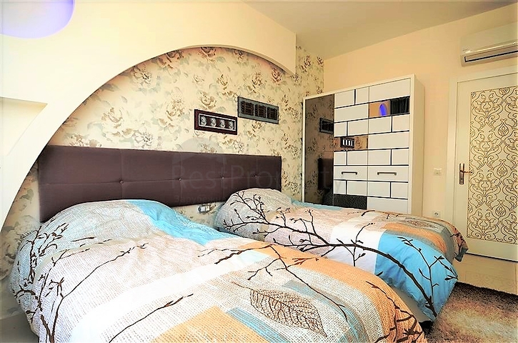 غرفتين وصالة فاخرة في اول صف على البحر ضمن مهموتلار / الانيا 