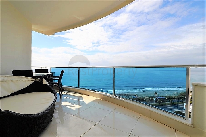 غرفتين وصالة فاخرة في اول صف على البحر ضمن مهموتلار / الانيا 