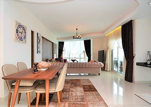 غرفتين وصالة فاخرة في اول صف على البحر ضمن مهموتلار / الانيا 