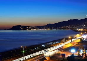 غرفتين وصالة فاخرة في اول صف على البحر ضمن مهموتلار / الانيا 