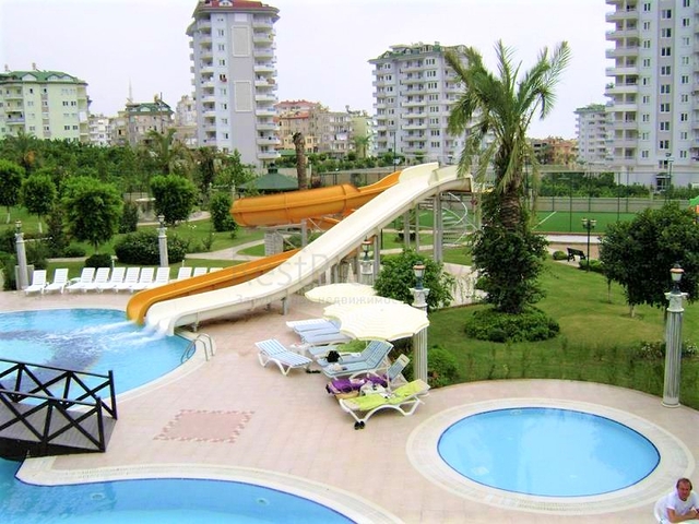 سعر مخفض - شقة ثلاث غرف وصالة ضمن مجمع  سكني في جيكجلي / الانيا 