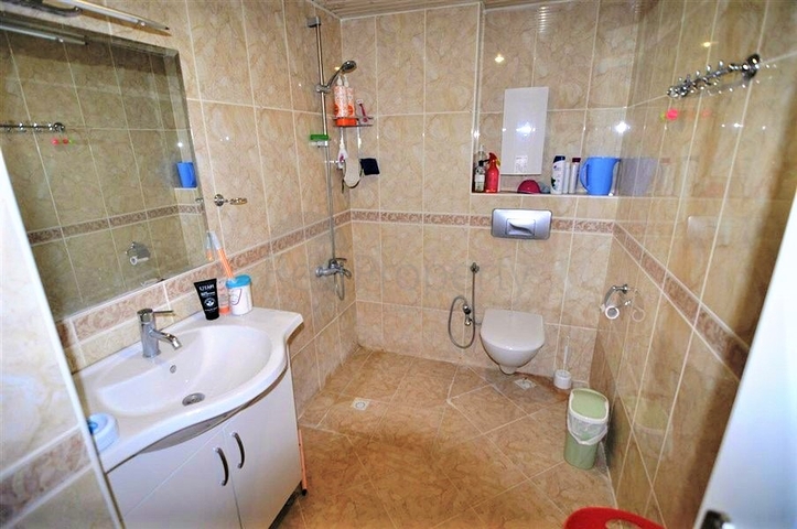 سعر مخفض - شقة ثلاث غرف وصالة ضمن مجمع  سكني في جيكجلي / الانيا 