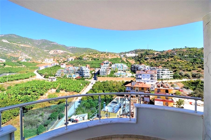 سعر مخفض - شقة ثلاث غرف وصالة ضمن مجمع  سكني في جيكجلي / الانيا 