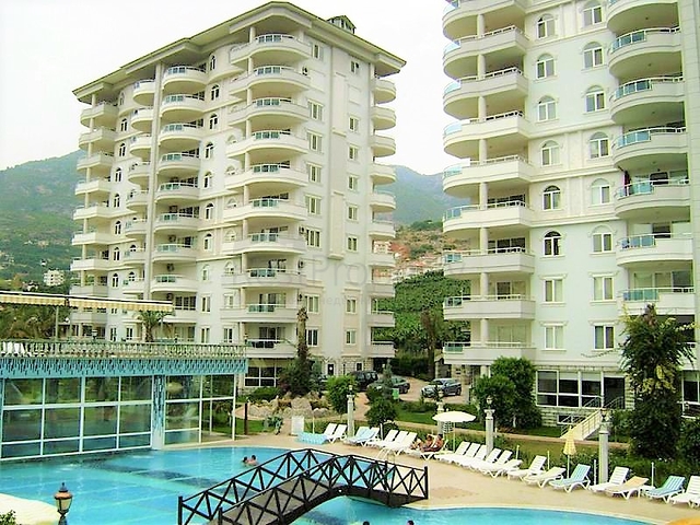 سعر مخفض - شقة ثلاث غرف وصالة ضمن مجمع  سكني في جيكجلي / الانيا 