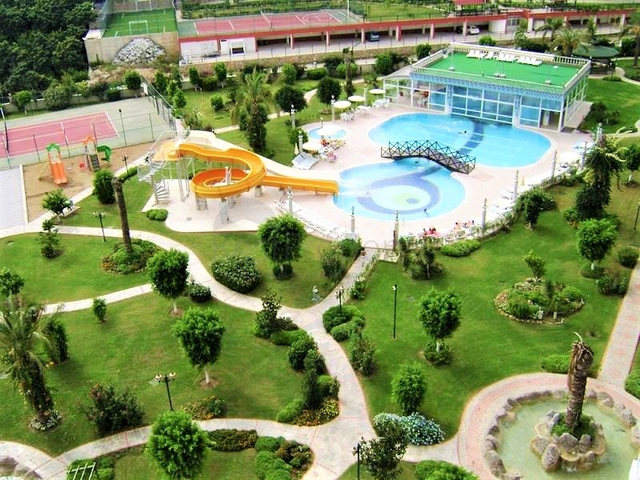 سعر مخفض - شقة ثلاث غرف وصالة ضمن مجمع  سكني في جيكجلي / الانيا 