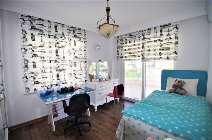 سعر مخفض - شقة ثلاث غرف وصالة ضمن مجمع  سكني في جيكجلي / الانيا 