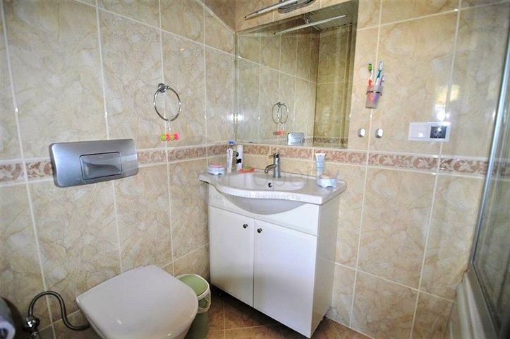 سعر مخفض - شقة ثلاث غرف وصالة ضمن مجمع  سكني في جيكجلي / الانيا 