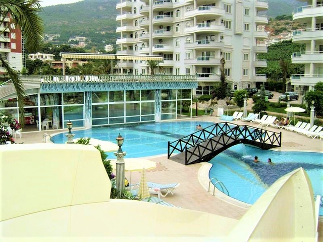 سعر مخفض - شقة ثلاث غرف وصالة ضمن مجمع  سكني في جيكجلي / الانيا 