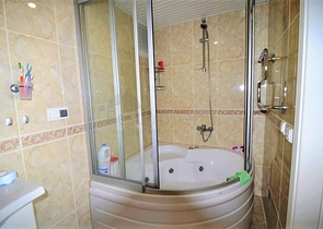 سعر مخفض - شقة ثلاث غرف وصالة ضمن مجمع  سكني في جيكجلي / الانيا 