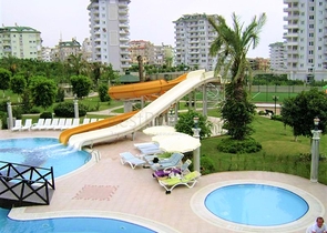 سعر مخفض - شقة ثلاث غرف وصالة ضمن مجمع  سكني في جيكجلي / الانيا 