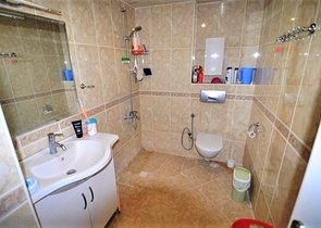 سعر مخفض - شقة ثلاث غرف وصالة ضمن مجمع  سكني في جيكجلي / الانيا 