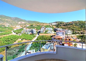 سعر مخفض - شقة ثلاث غرف وصالة ضمن مجمع  سكني في جيكجلي / الانيا 