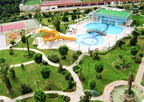 سعر مخفض - شقة ثلاث غرف وصالة ضمن مجمع  سكني في جيكجلي / الانيا 