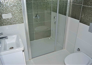 شقة ثلاث غرف وصالة ضمن مجمع فاخر في منطقة مركزية في الانيا - مهموتلار 