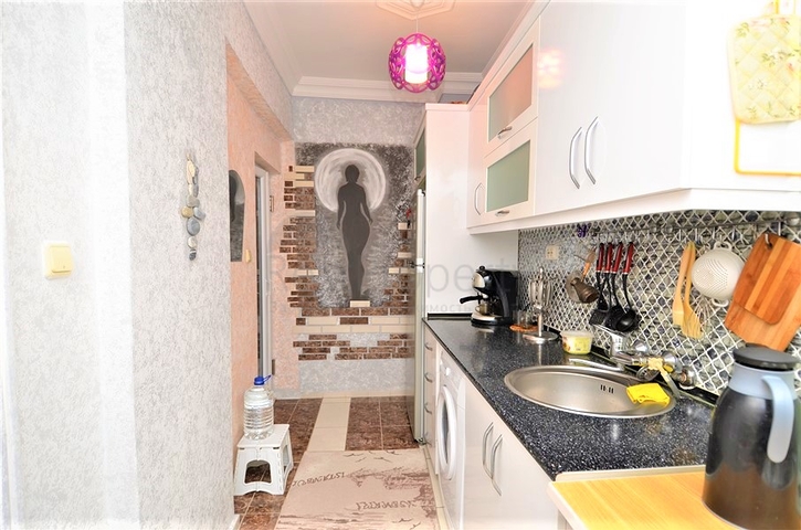 شقة مفروشة غرفة وصالة في موقع مميز ضمن محمودلار / الانيا