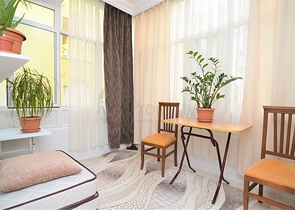 شقة مفروشة غرفة وصالة في موقع مميز ضمن محمودلار / الانيا