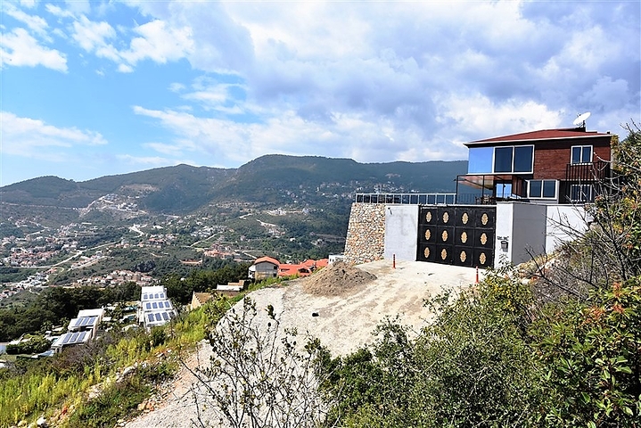 فيلا على تلة جبلية وسط الانيا 