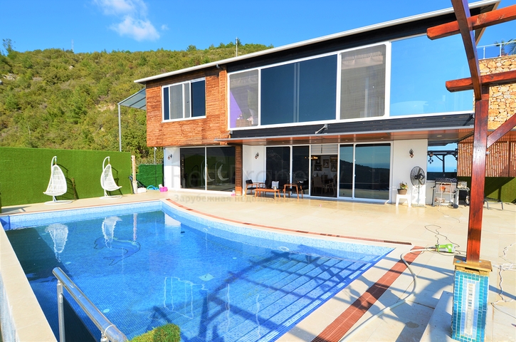 فيلا على تلة جبلية وسط الانيا 