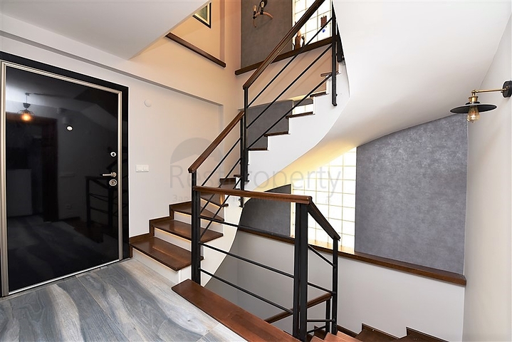 فيلا على تلة جبلية وسط الانيا 