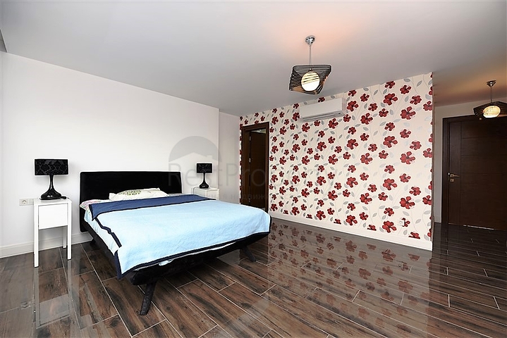 فيلا على تلة جبلية وسط الانيا 