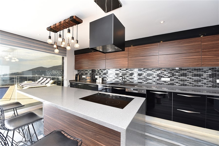 فيلا على تلة جبلية وسط الانيا 