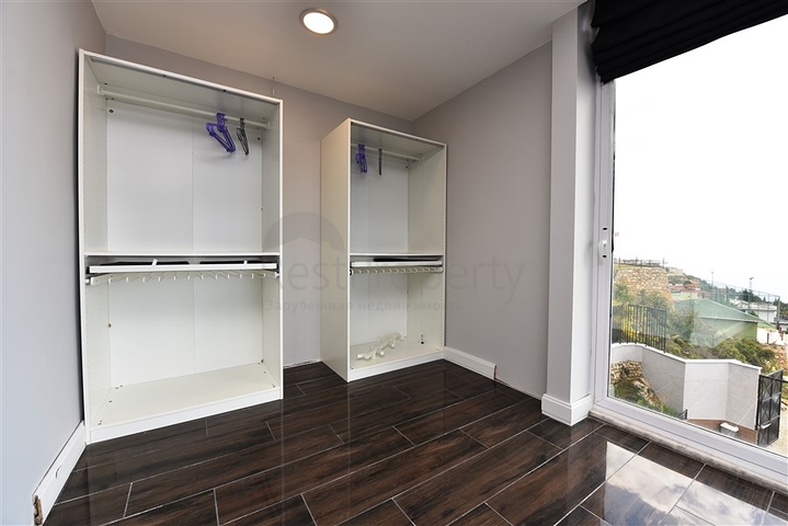 فيلا على تلة جبلية وسط الانيا 