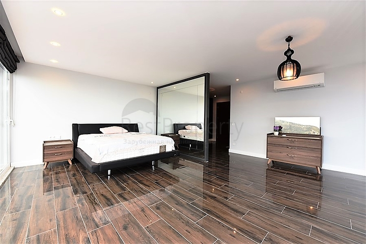 فيلا على تلة جبلية وسط الانيا 