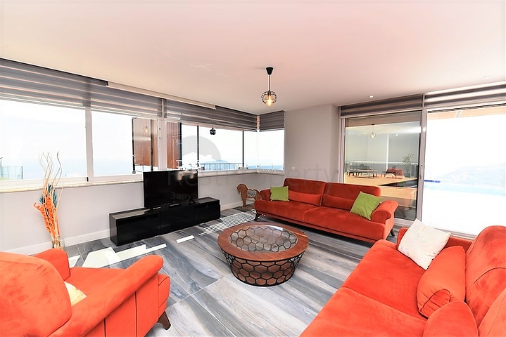 فيلا على تلة جبلية وسط الانيا 