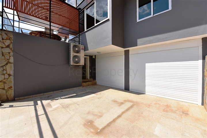 فيلا على تلة جبلية وسط الانيا 